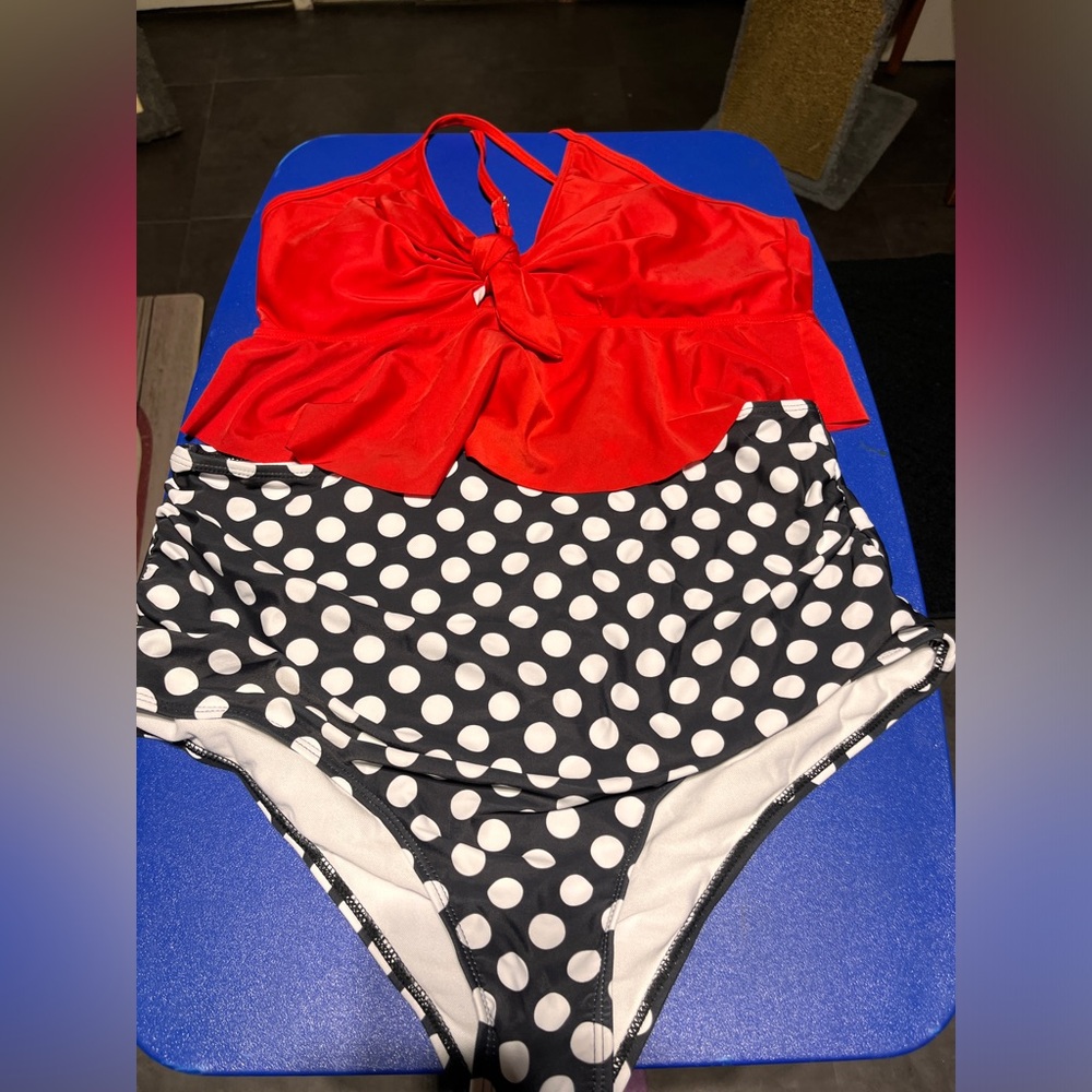 New Boutique Swimsuit (2XL)size 14